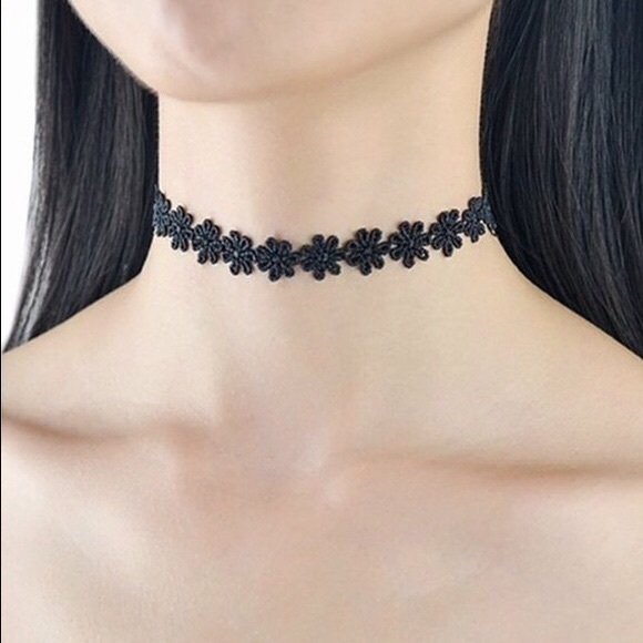 Daisy Chain Crochet Choker Necklace - Picture 3 of 6